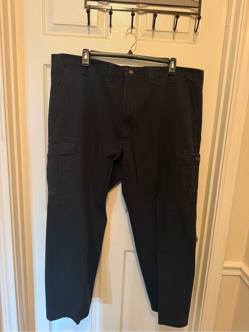 Wrangler Men's Black Cargo Pants - Utility Pocket Design